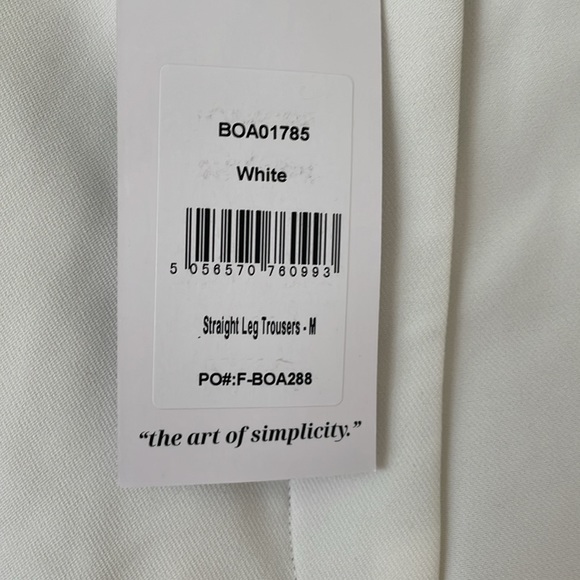 Beautiful pair of Boa, straight leg trousers in white - Picture 6 of 6